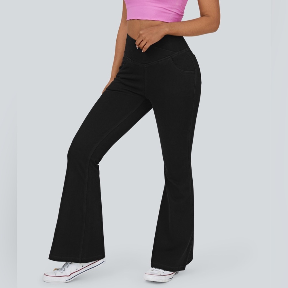 Halara Flex™ High Waisted Crossover
Pocket Washed Casual Jeans